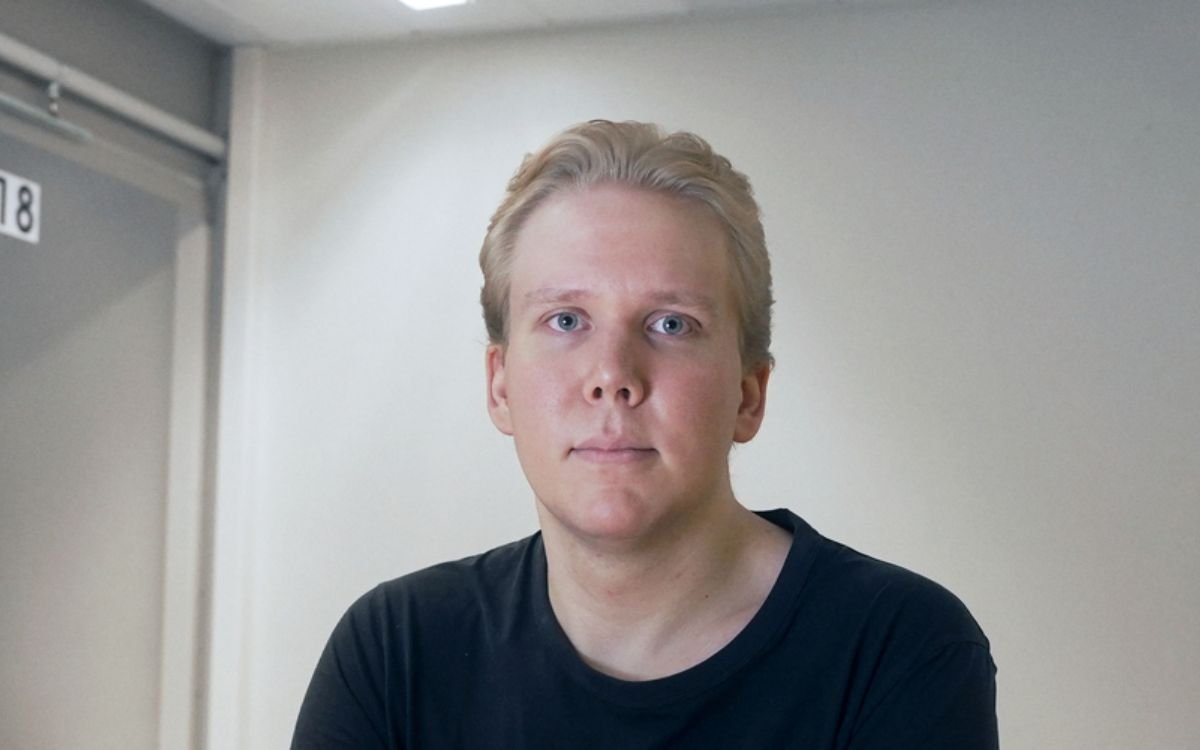 Image default